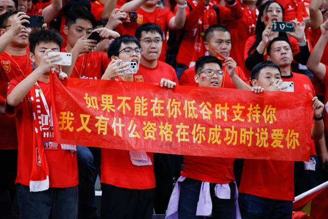 曼联疯狂丢球重启对大英铁卫兴趣，欲引进接班利马！标价已达8000万